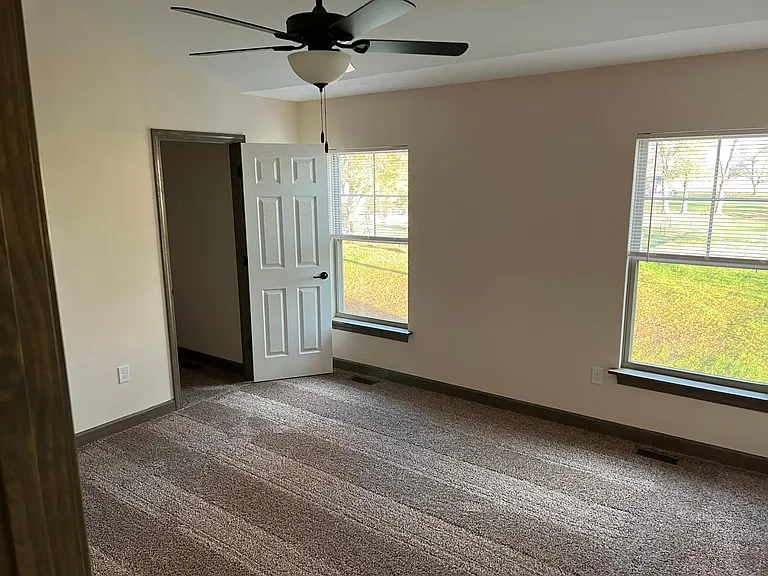 406 E Main St — Photo 18