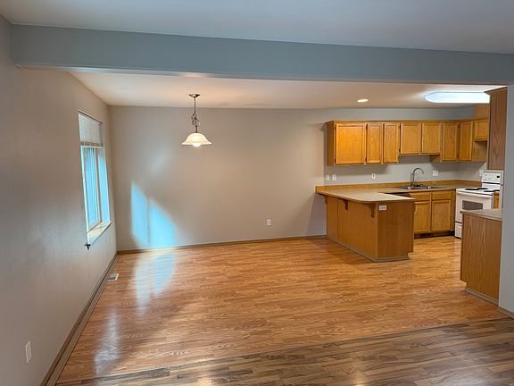 Dining Area & kitchen