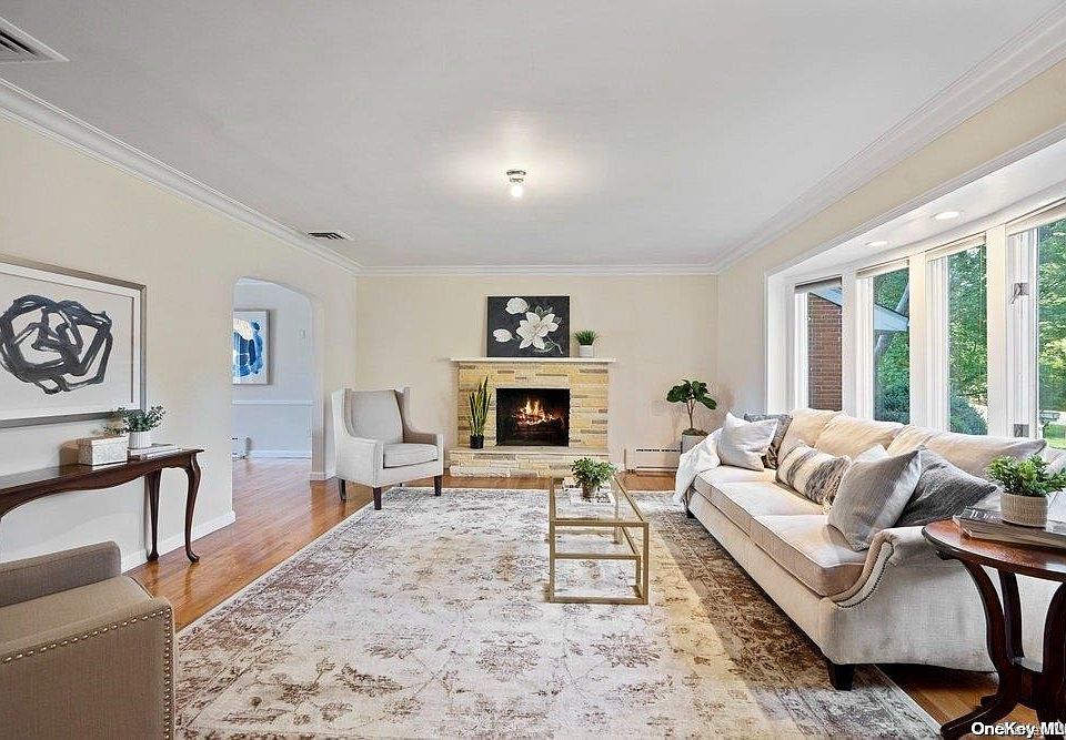 1st image of 2 Hewlett Drive
