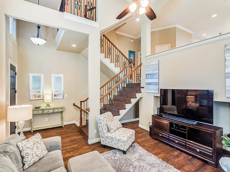5709 Lunsford Rd — Photo 8