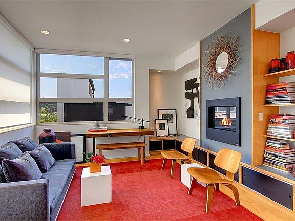 Living room (upper level)