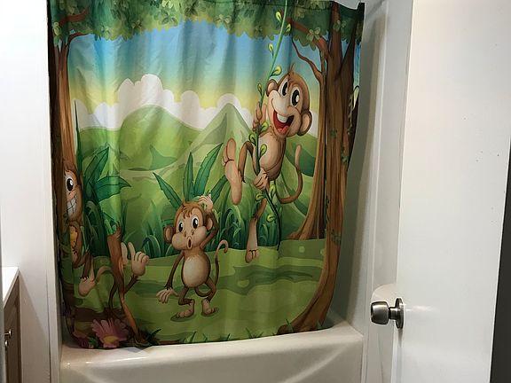 Main bathroom 