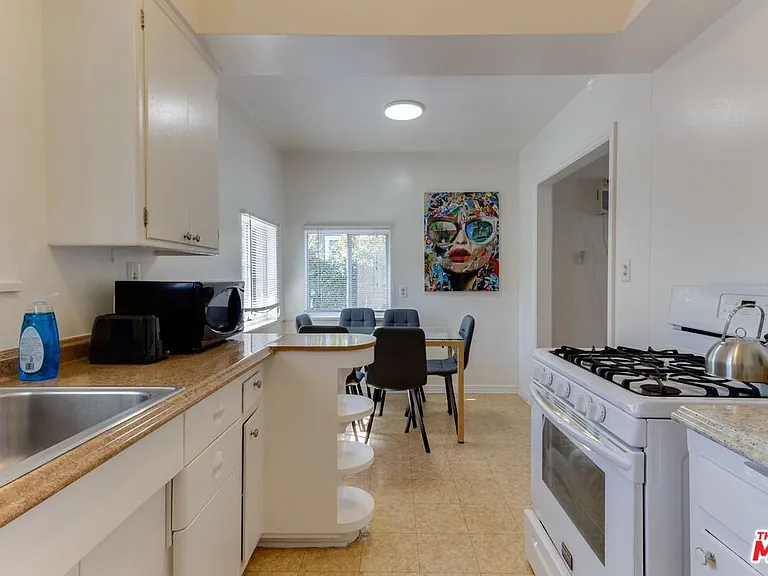 140 S Madison Ave — Photo 15