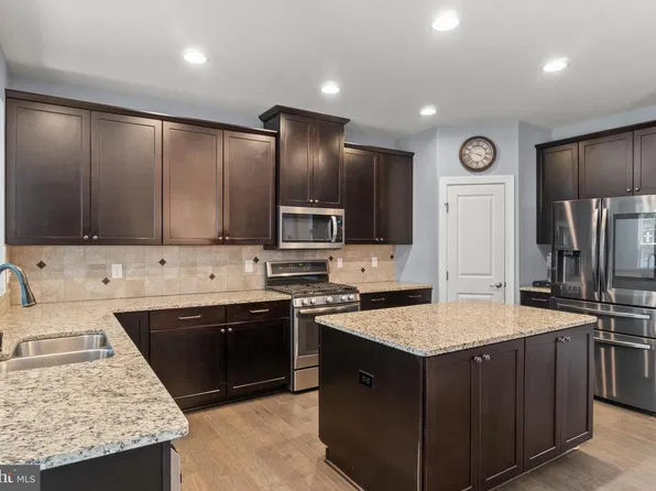 43 Isabelle Ct, Marlton, NJ 08053