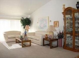 655 E Lakeview Ct, Roselle, IL 60172
