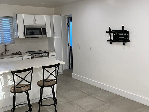 3rd image of 34 SE 10th Ter