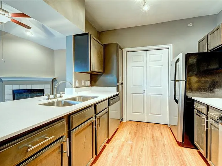 Madison Dell Ranch Apartments — Photo 10