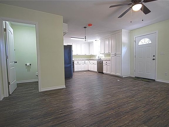 3rd image of 396 El Tesoro St