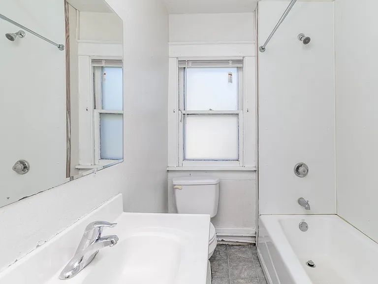 1405 Windsor St — Photo 29