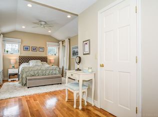 4 Sun Valley Dr, Worcester, MA 01609