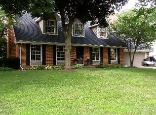 39 Canterbury Rd, Aurora, IL 60506