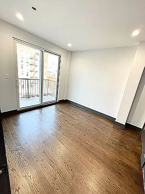 5th image of 2111 Regent Pl #9