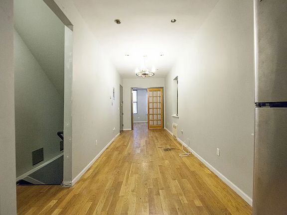 3rd image of 180 Jefferson St APT 3R