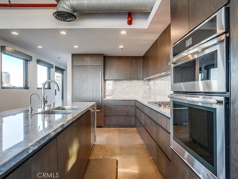 100 W 5th St #Penthouse 9B — Photo 12