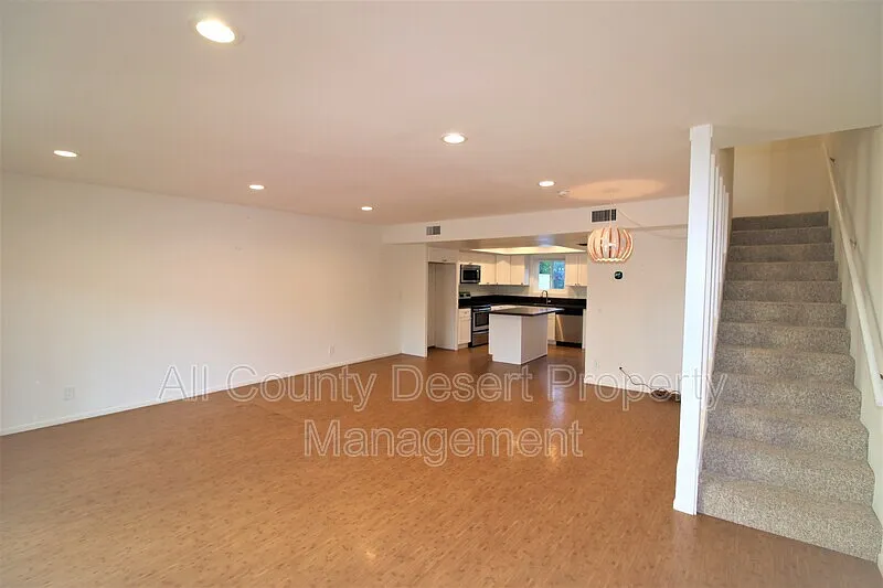 2 bed, 2.5 bath, 1428 sqft, $2,395 — Photo 2