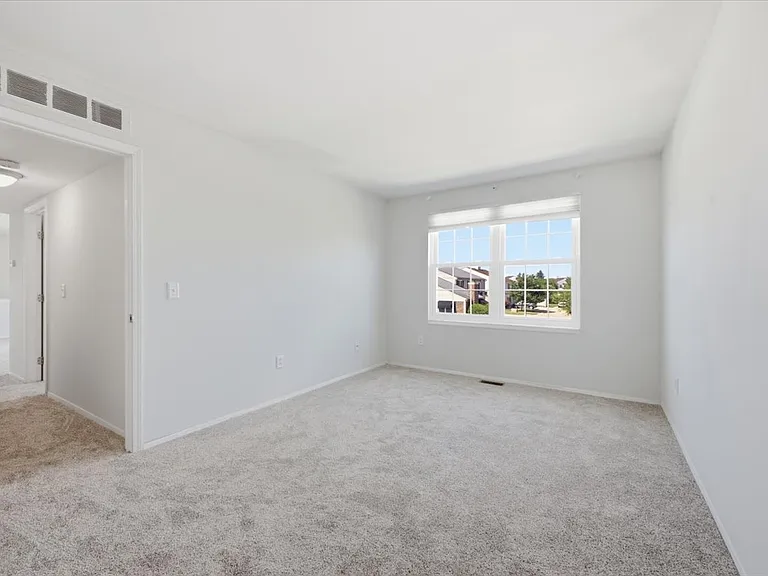 15820 Newport Dr — Photo 23