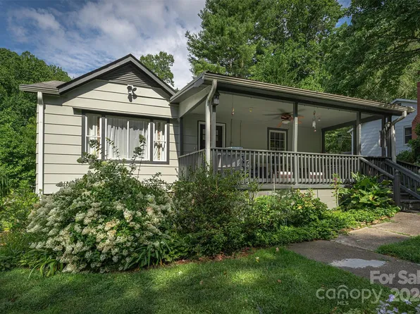 203 Woodland Dr, Swannanoa, NC 28778