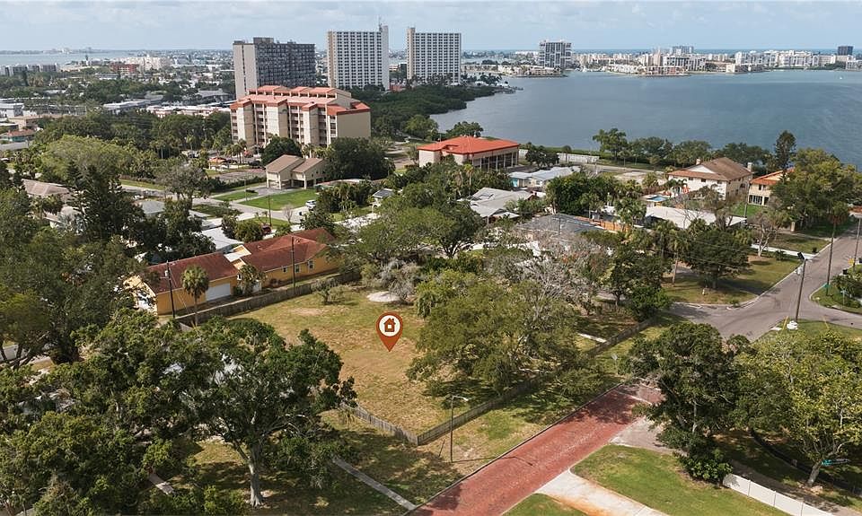 1st image of 698 VILLAGRANDE AVENUE S