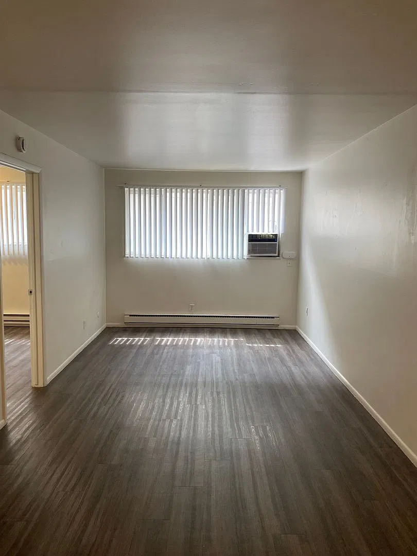 Victoria East Apartments — Photo 2