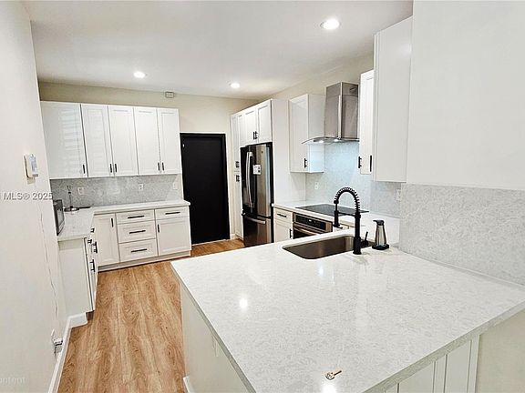 3rd image of 1877 Salerno Cir