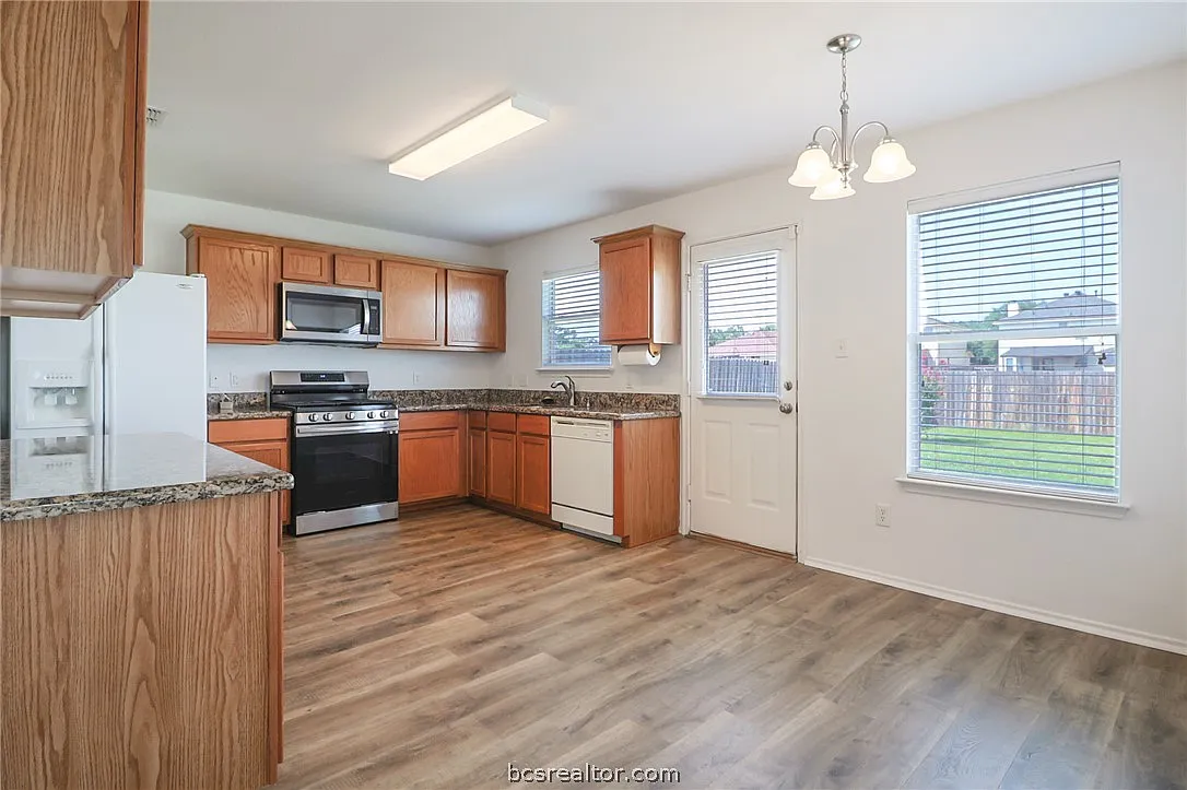 3 bed, 2.5 bath, 1728 sqft, $2,000 — Photo 4