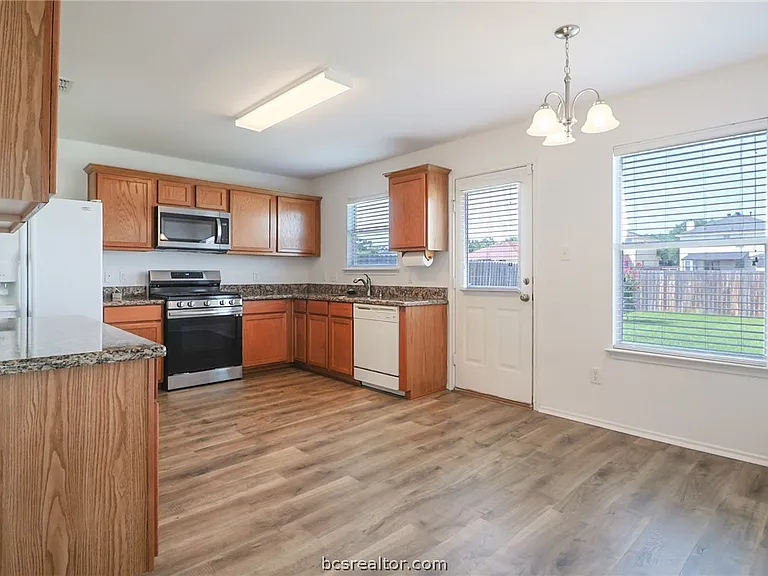 15125 Meredith Ln — Photo 4