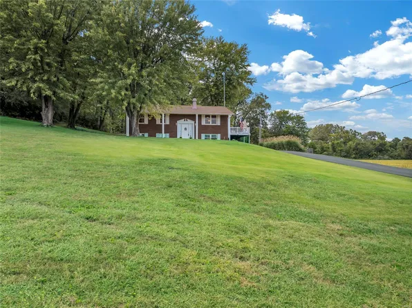 8037 Wagner Rd, Millstadt, IL 62260