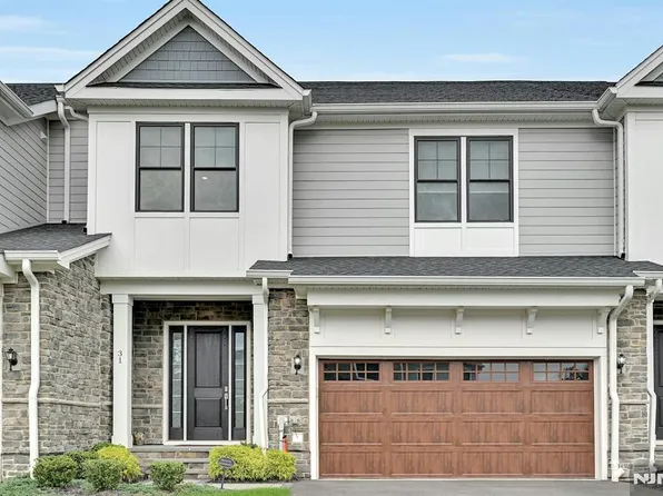 31 St Andrews Circle, River Vale, NJ 07675