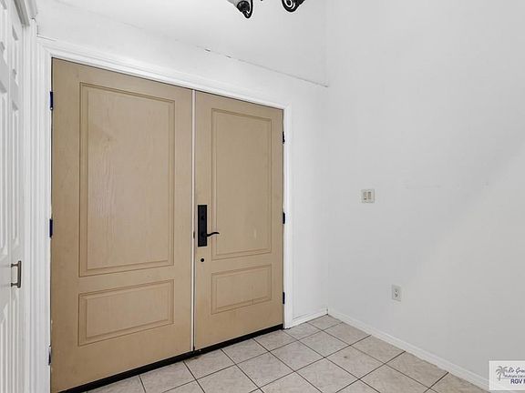 3rd image of 3442 La Plaza Dr