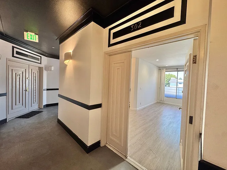 8915 Burton Way — Photo 3