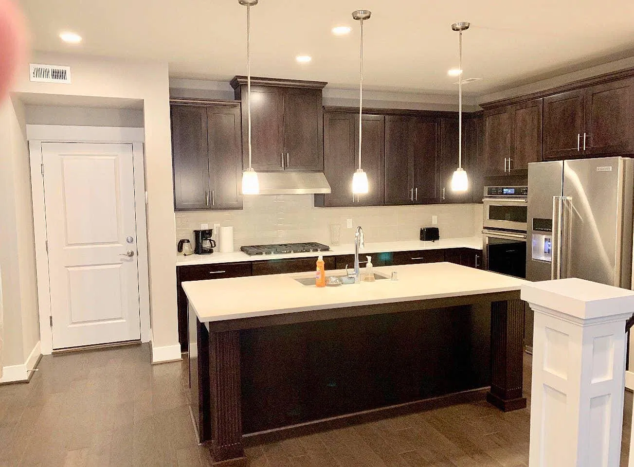 3 bed, 2.5 bath, 1900 sqft, $4,480 — Photo 1