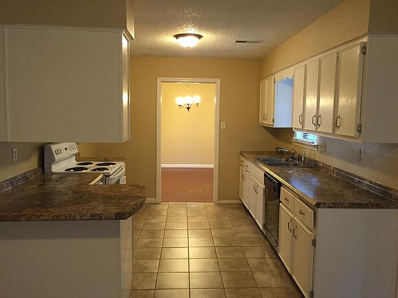 3rd image of 3021 Leeridge Dr