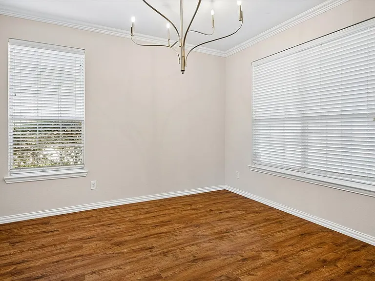 2413 Aberdeen Ave — Photo 2