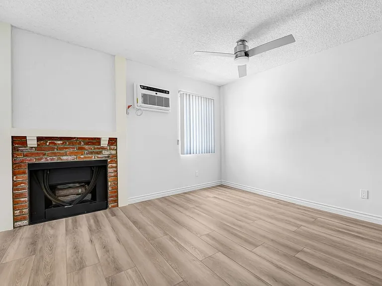 3415 McLaughlin Ave in Mar Vista! Steps to toe Mar Vista Rec Center! — Photo 9