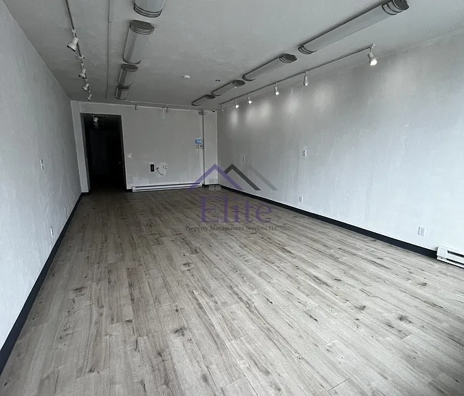413 W Railroad Ave #1 — Photo 2