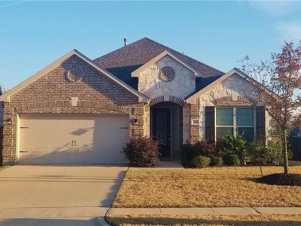 1st image of 825 Llano Falls Dr
