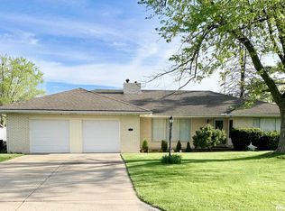 913 W Kensington Dr, Peoria, IL