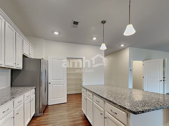 5th image of 183 Larragan Dr