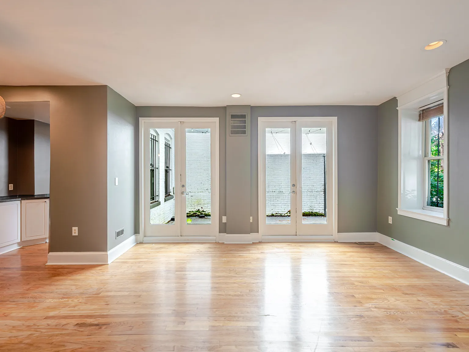 2 bed, 2.5 bath, 1260 sqft, $4,195 — Photo 3