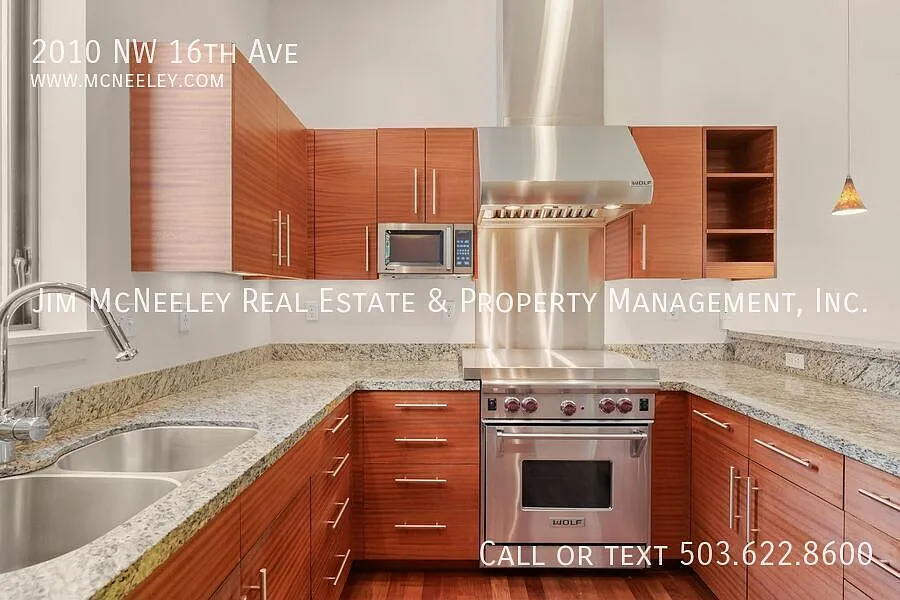 Stunning 2BR Pearl Condo Near Waterfront — Photo 3