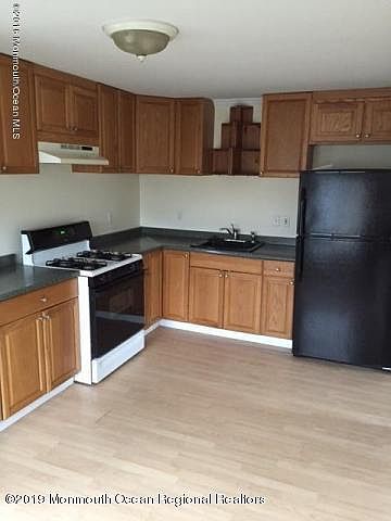 2nd image of 12 Hart St