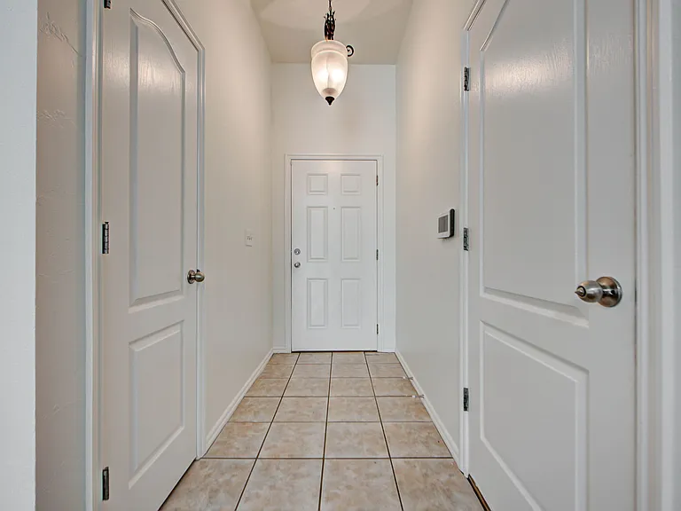608 Cavecreek St — Photo 3