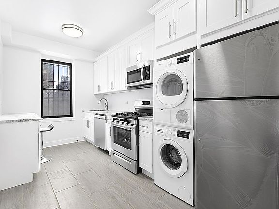 5th image of 158-18 Riverside Dr W #1A