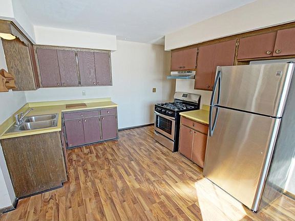 5th image of 7428 Janell Ave N