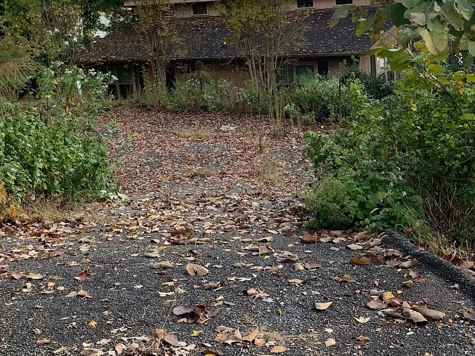 2nd image of 284 Edd Raines Rd