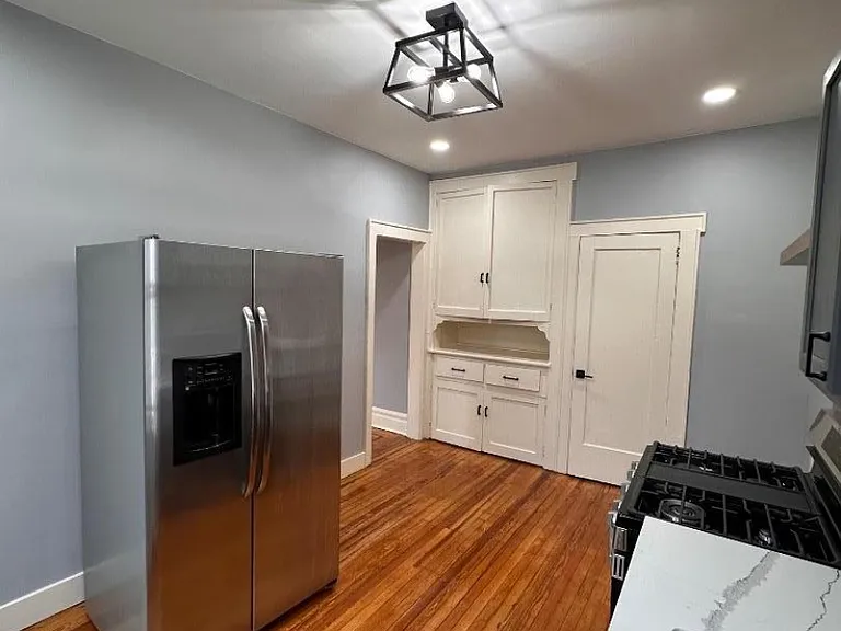 83 Aldine St #2R — Photo 8