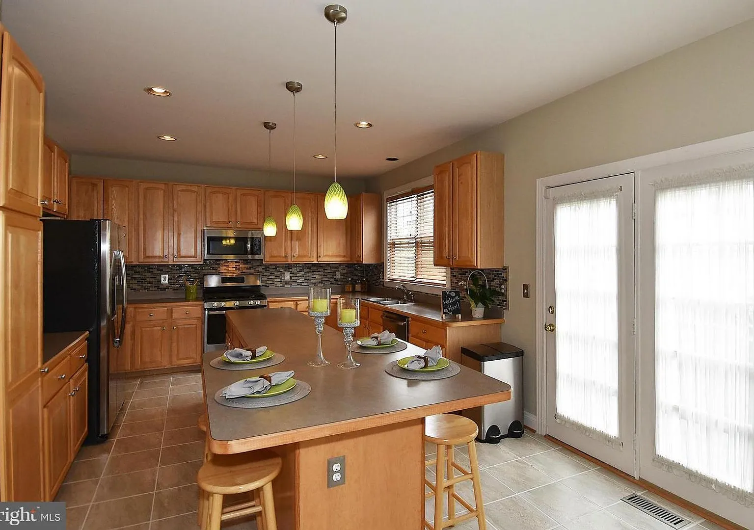 Beautiful Colonial in Sought-After Cedar Lakes! This spacious 4-bedroom, 3.5-bath home offers ove... — Photo 4