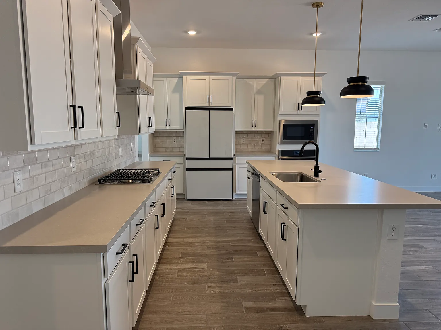 4 bed, 3.5 bath, 2758 sqft, $3,100 — Photo 2