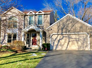 66 Jansen Ln, Vernon Hills, IL 60061