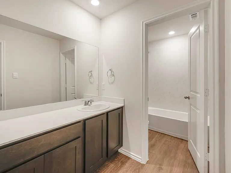138 Hamilton Dr — Photo 5